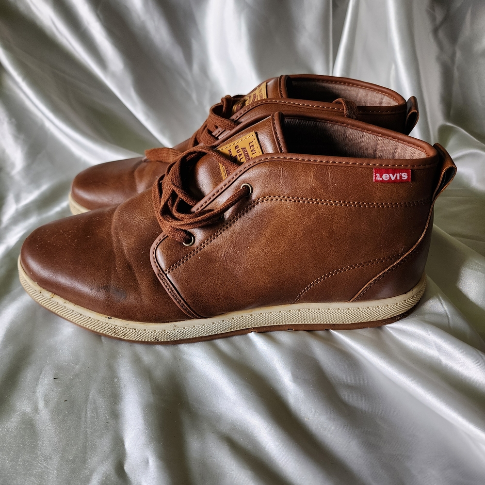 Levi's Men's Tan Chukka Boots